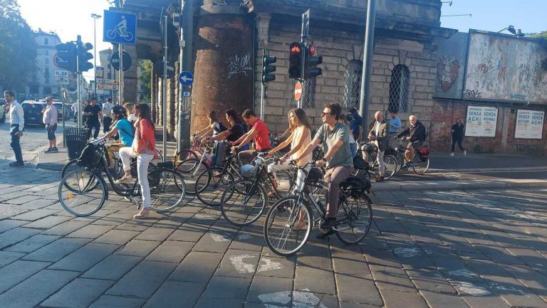 A Milano il pavè potrebbe scomparire, l'assessore alla sicurezza: "Troppi incidenti"