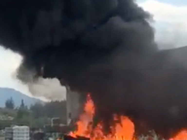 Incendio al campus studi di via Ampere: cos'è successo