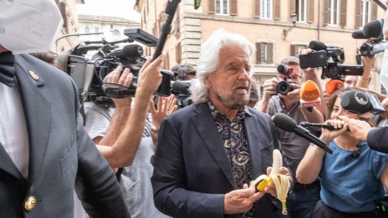 Milano-Cortina 2026, Grillo: "Olimpiadi di cemento". Sala: "Si pentirà delle critiche"