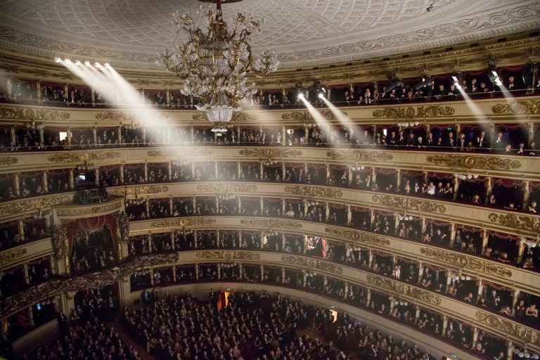 Al teatro alla Scala l'ipotesi di anticipare gli spettacoli di un'ora