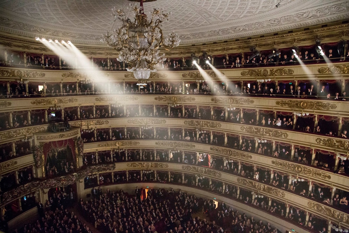 Teatro alla Scala, spunta l’ipotesi di iniziare gli spettacoli con un’ora di anticipo