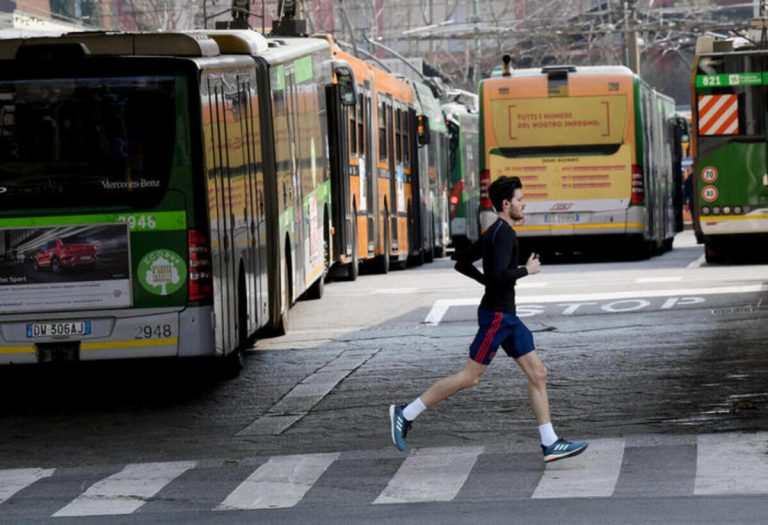 Rinforzare le barriere anti-aggressioni sugli autobus: la decisione di Atm per tutelare il personale