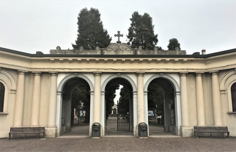 Commemorazione dei morti, gli orari dei cimiteri a Milano per il 2 novembre