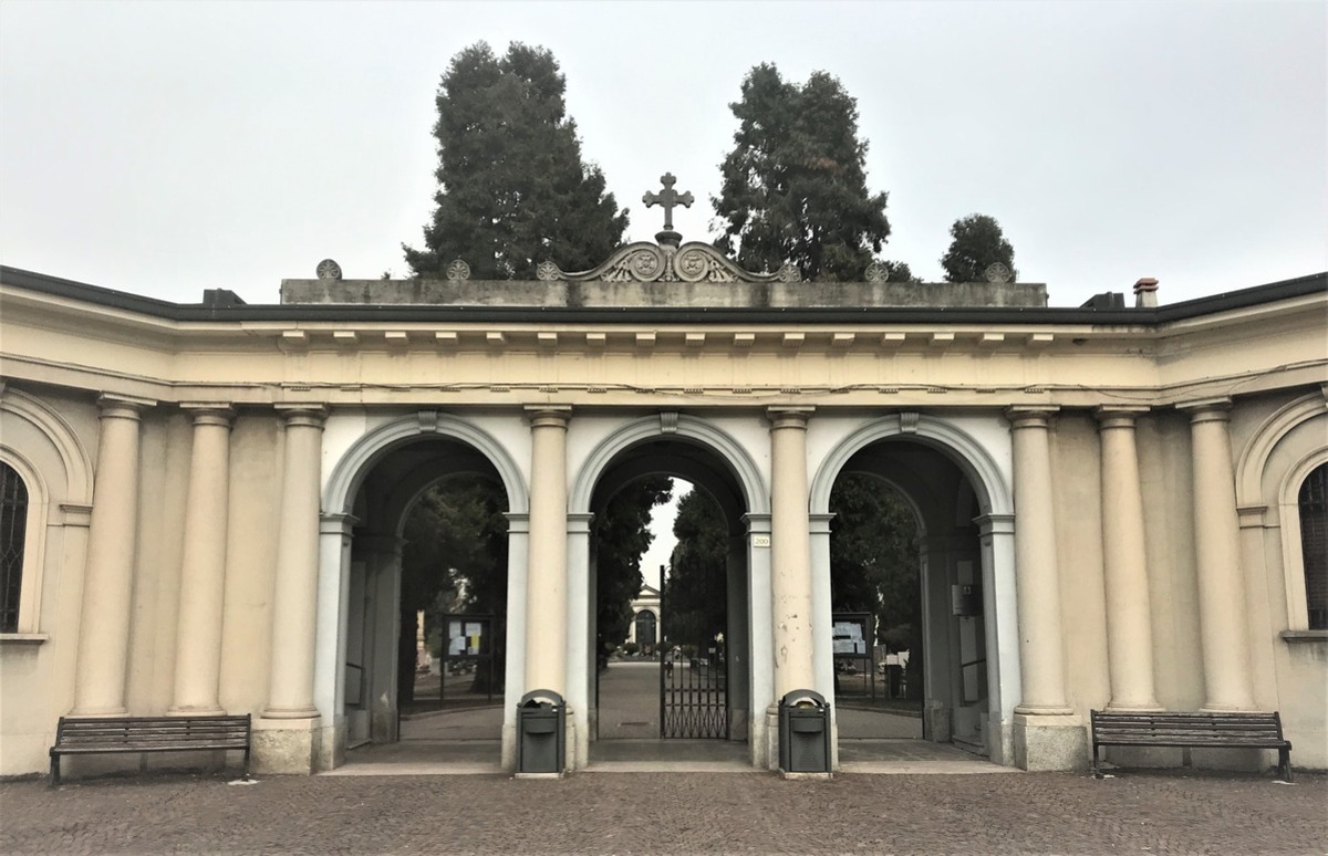 Commemorazione dei defunti, gli orari dei cimiteri a Milano per mercoledì 2 novembre