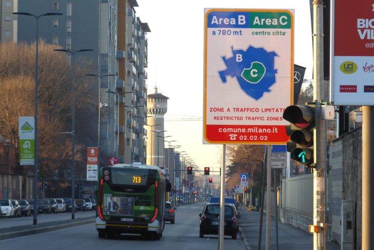 Area B, il Consiglio regionale della Lombardia chiede la sospensione