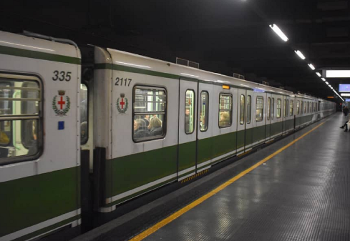 Frenata d’emergenza sulla M2: 5 feriti sulla metro verde