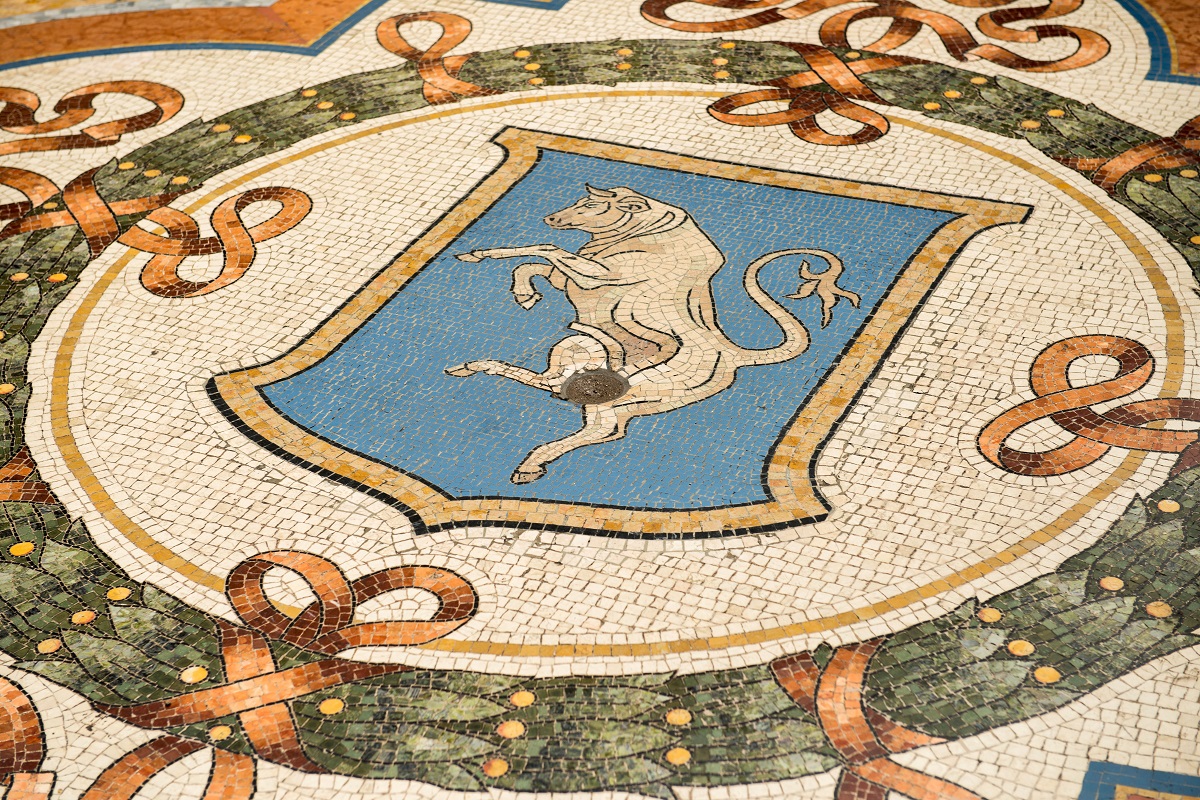 Il Toro della Galleria Vittorio Emanuele II: storia e curiosità