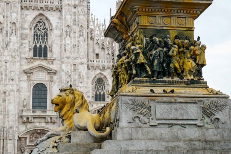 Statua di piazza Duomo