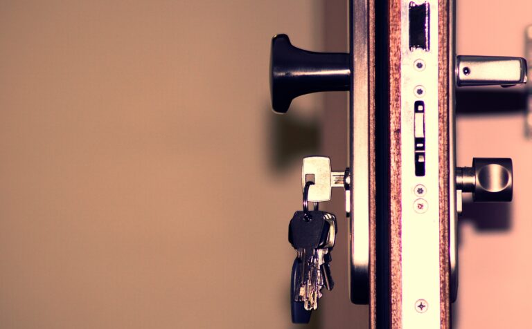 Come estrarre una chiave spezzata dalla serratura: consigli utili e tecniche sicure