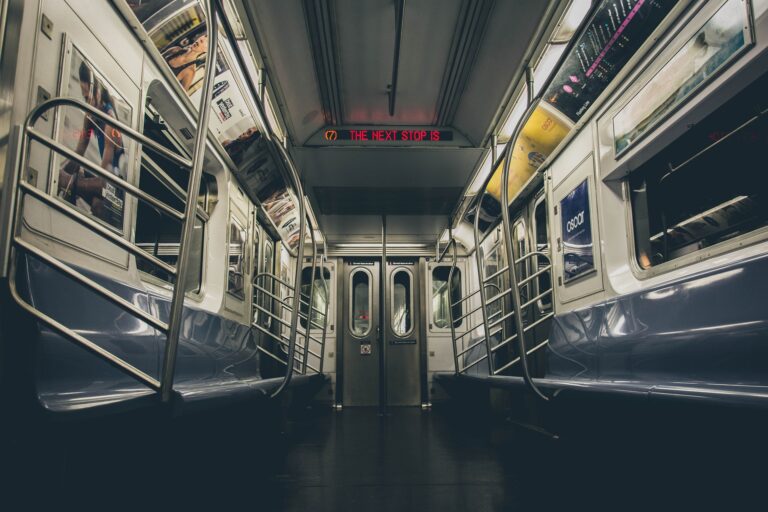 Metro M2 fermate chiuse per lavori