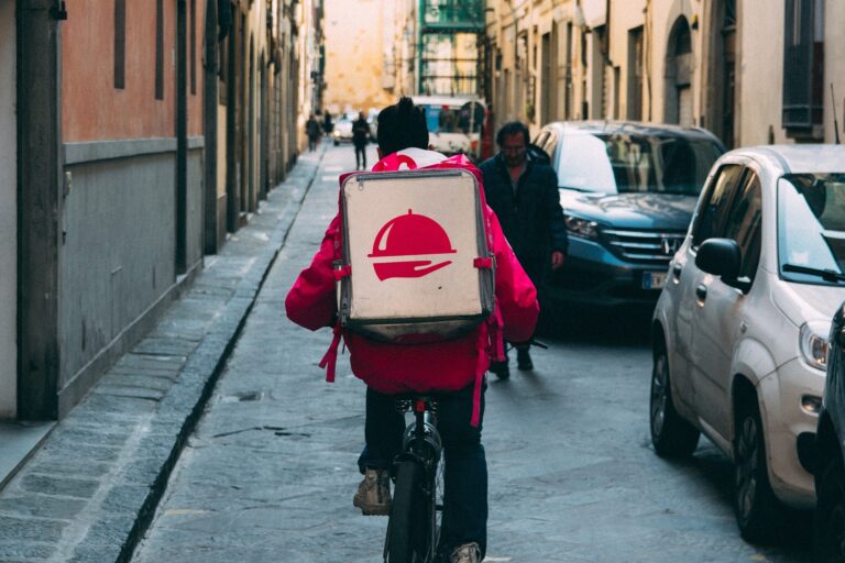Area di sosta per riders a Milano