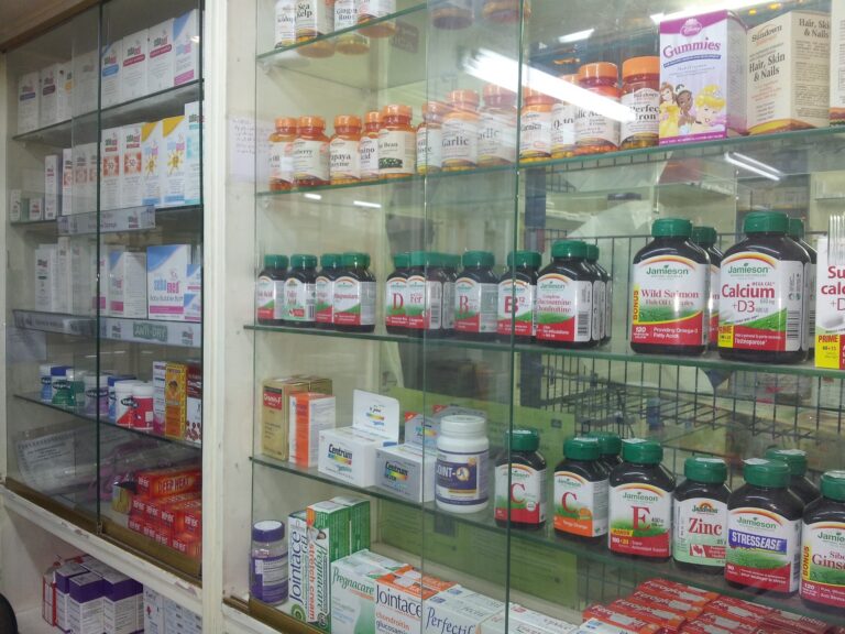 rapina in farmacia a Milano