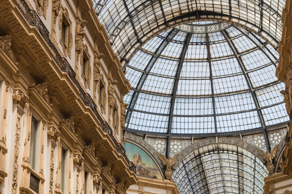 Vandalizzata Galleria Vittorio Emanuele: un atto di degrado