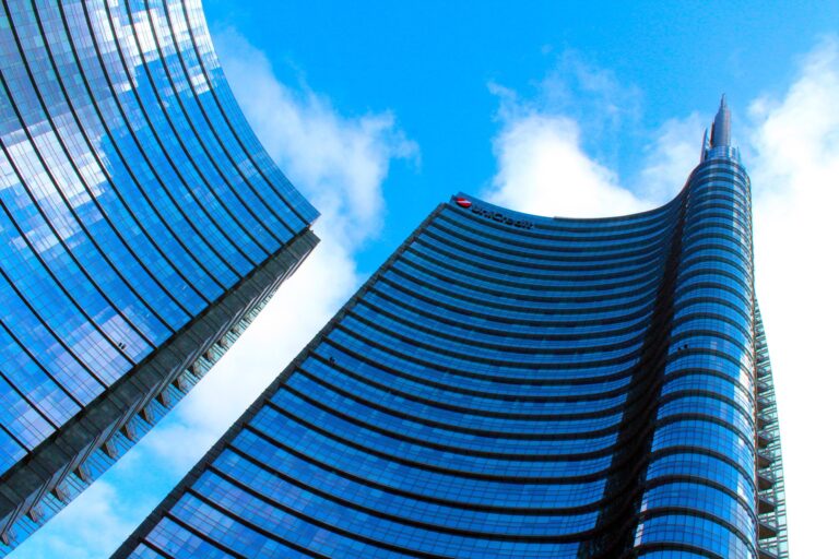 letame davanti palazzo lombardia