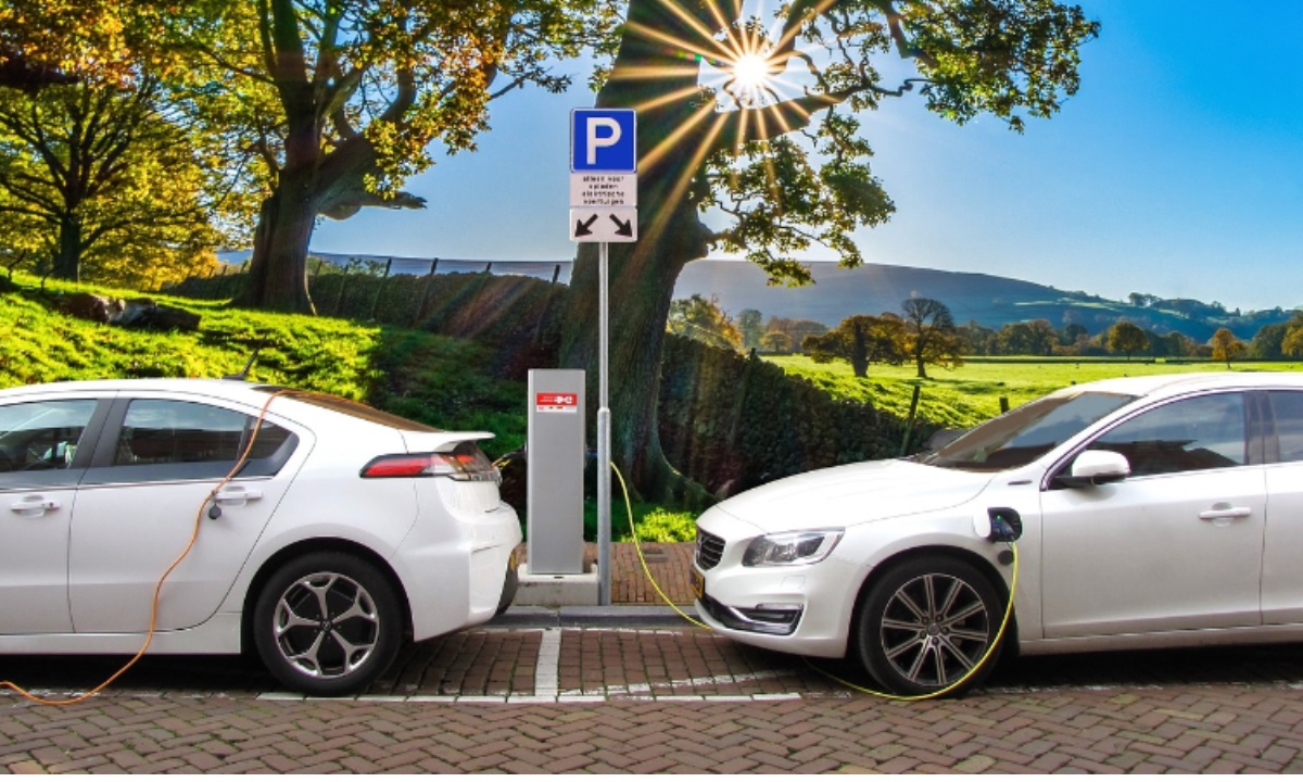 La tua auto, il tuo stile di guida, il nostro pianeta: una soluzione green per l’Italia