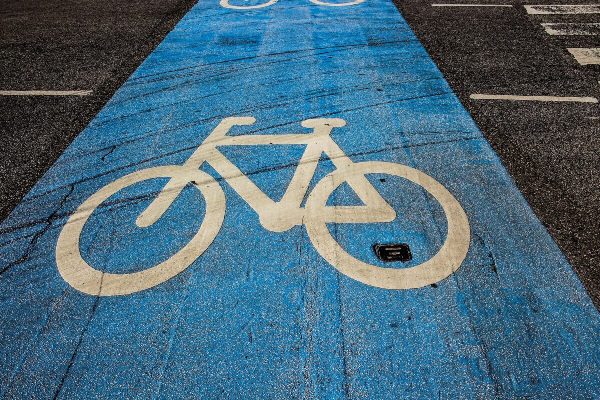 Le piste ciclabili non sono parcheggi: emesse le prime sanzioni