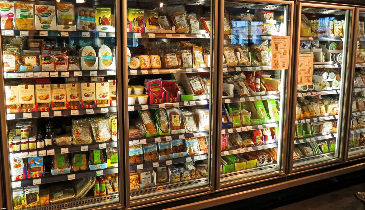 Rapina il supermercato vicino a casa e viene arrestato dalla polizia