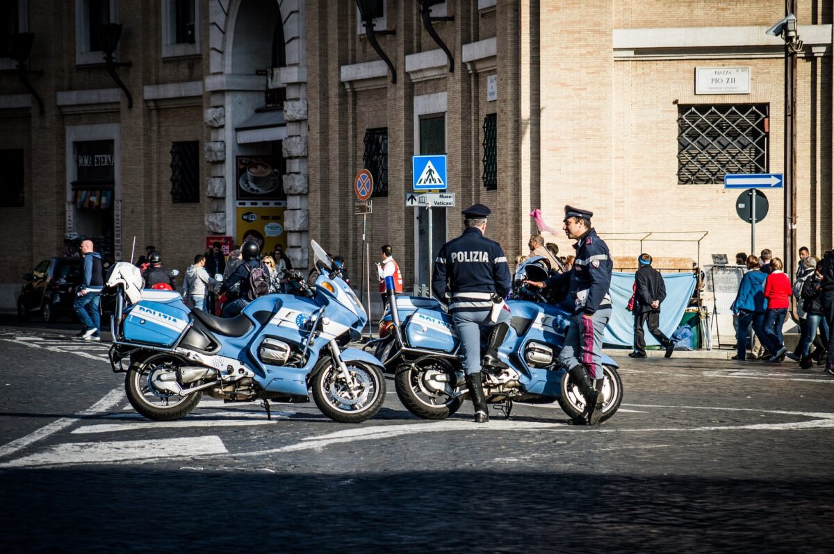 Incidente a Milano: ragazzo in monopattino coinvolto in uno schianto