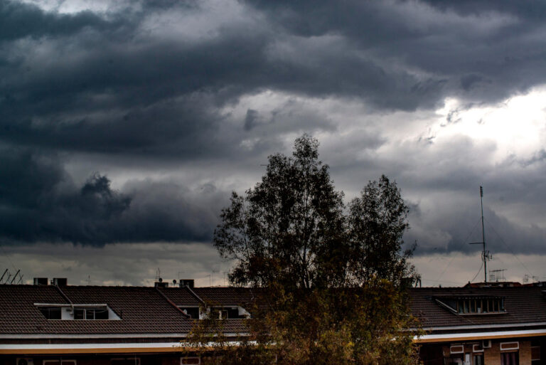 A Milano si prevede un forte temporale: attivata allerta meteo