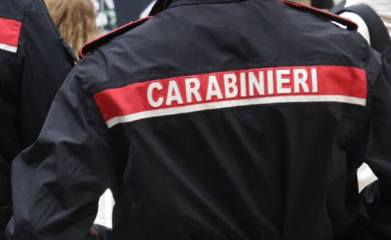 Ladri rapinano un negozio di lusso nel milanese