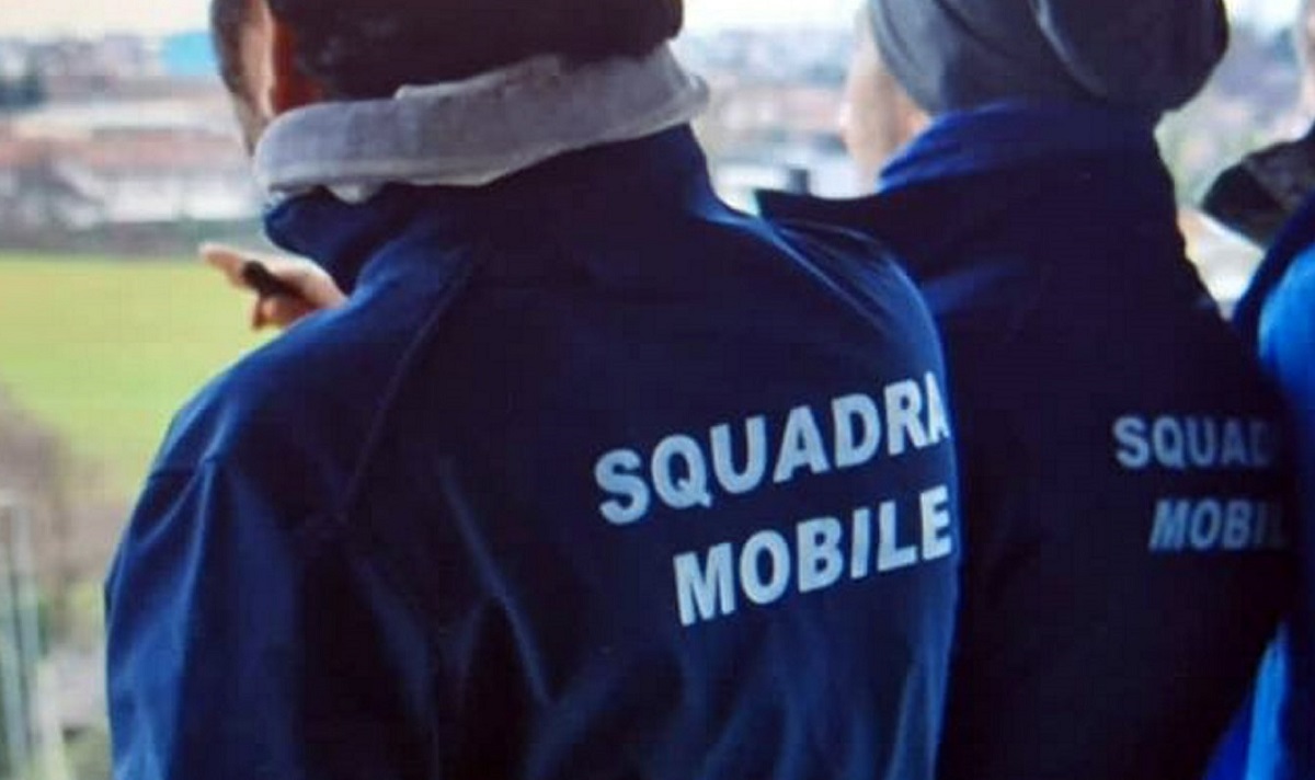 Furti e rapine in casa, sequestrato un ragazzo: 4 arresti