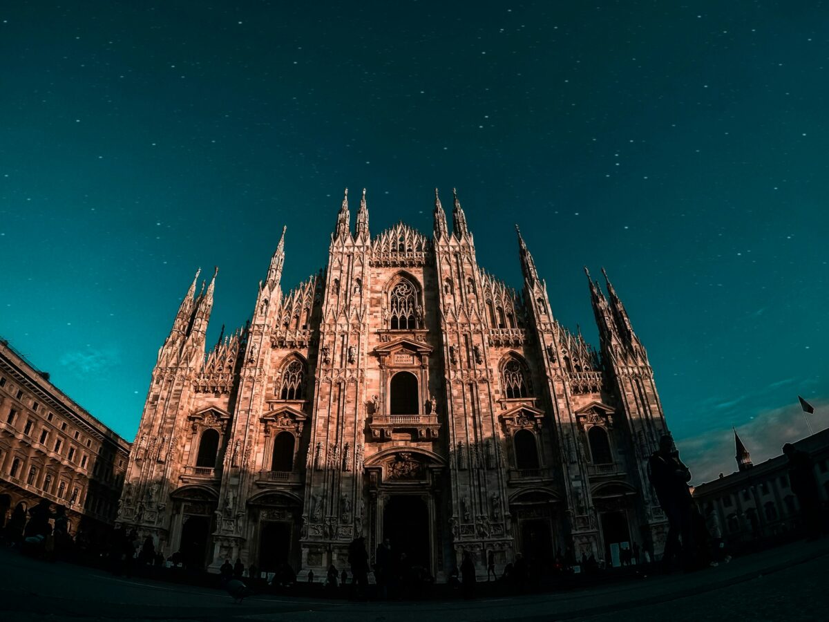 Cosa fare a Milano la sera con amici: le attività