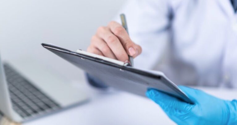 Aumento degli stipendi per medici e infermieri in Lombardia