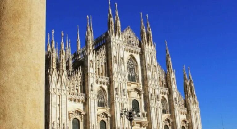 climber madonnina duomo di milano