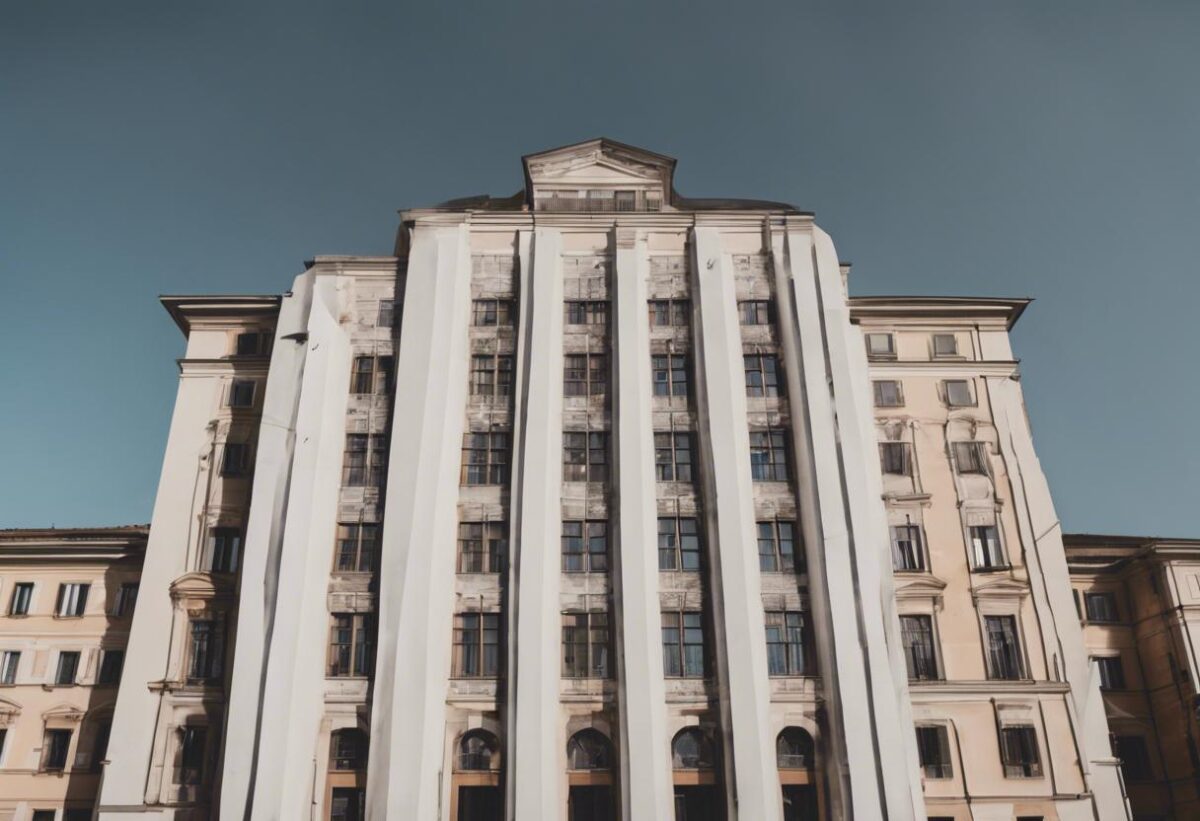 Davanti a un istituto scolastico di Milano, è stata riscontrata una frase antisemita.