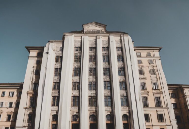 Davanti a un istituto scolastico di Milano, è stata riscontrata una frase antisemita.