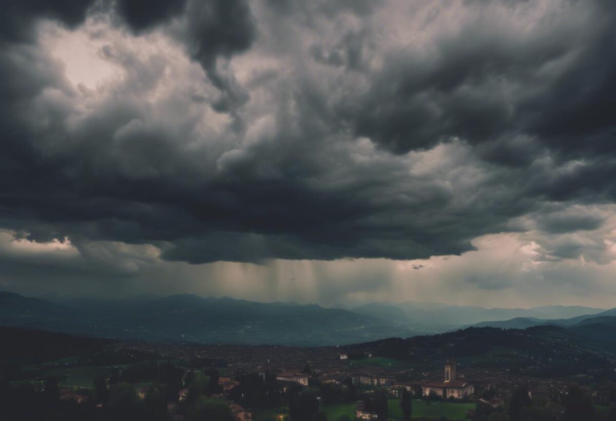 In Lombardia è stata emessa un’allerta rossa a causa di condizioni meteorologiche avverse.