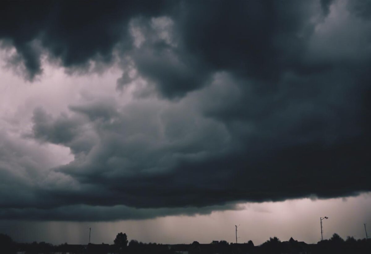 Meteo avverso, permane l’allerta rossa.