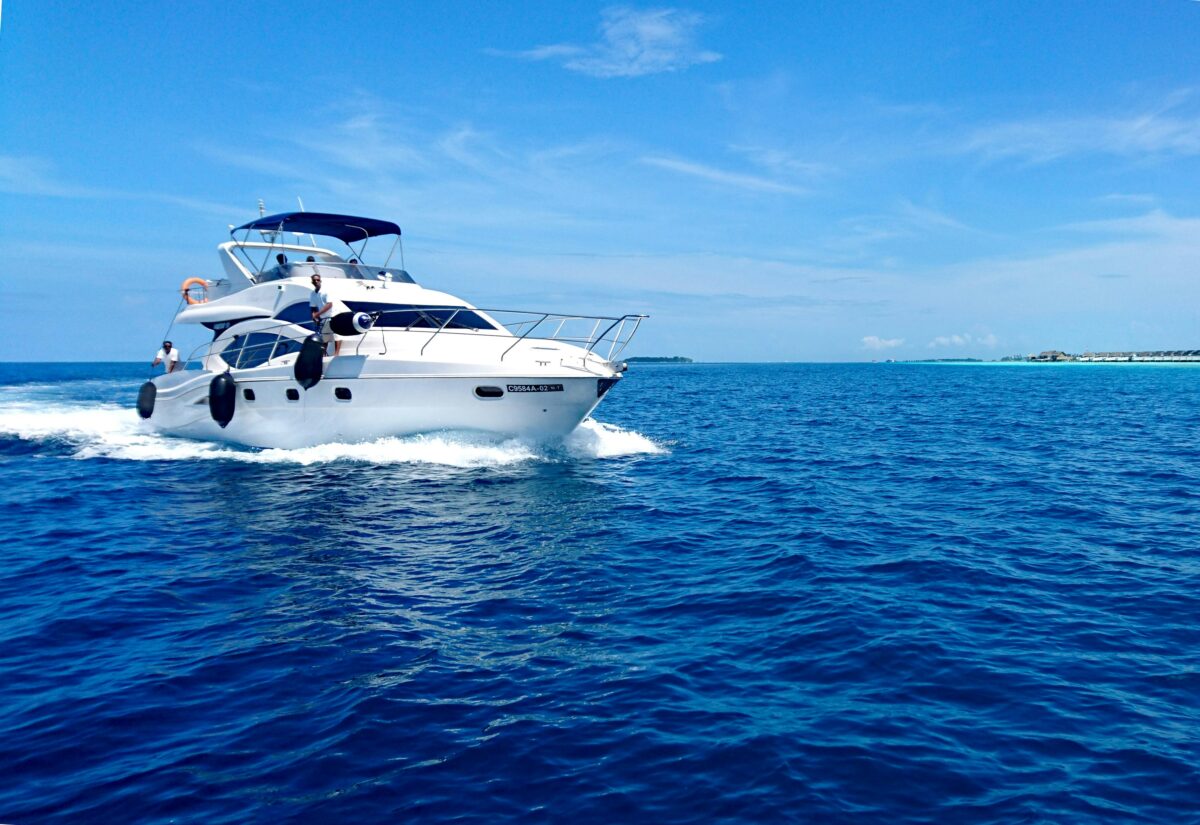 Una giornata di sport in yacht: idee per le vacanze negli Emirati Arabi Uniti