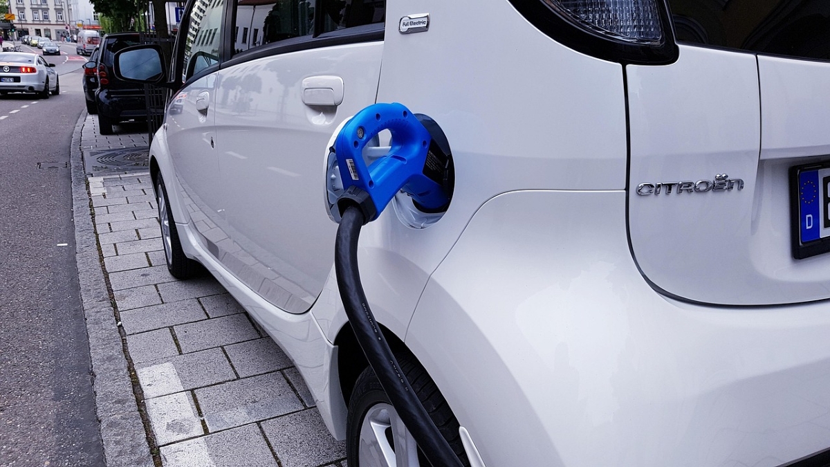 Mobilità sostenibile: la manovra premia chi sceglie l’elettrico