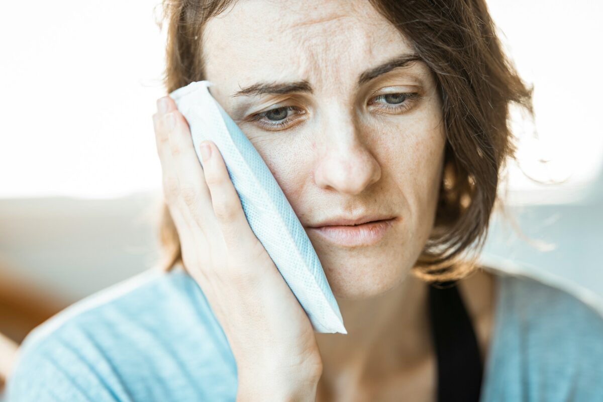 Carie profonda: come si arriva alla devitalizzazione e come si possono prevenire le infezioni del nervo