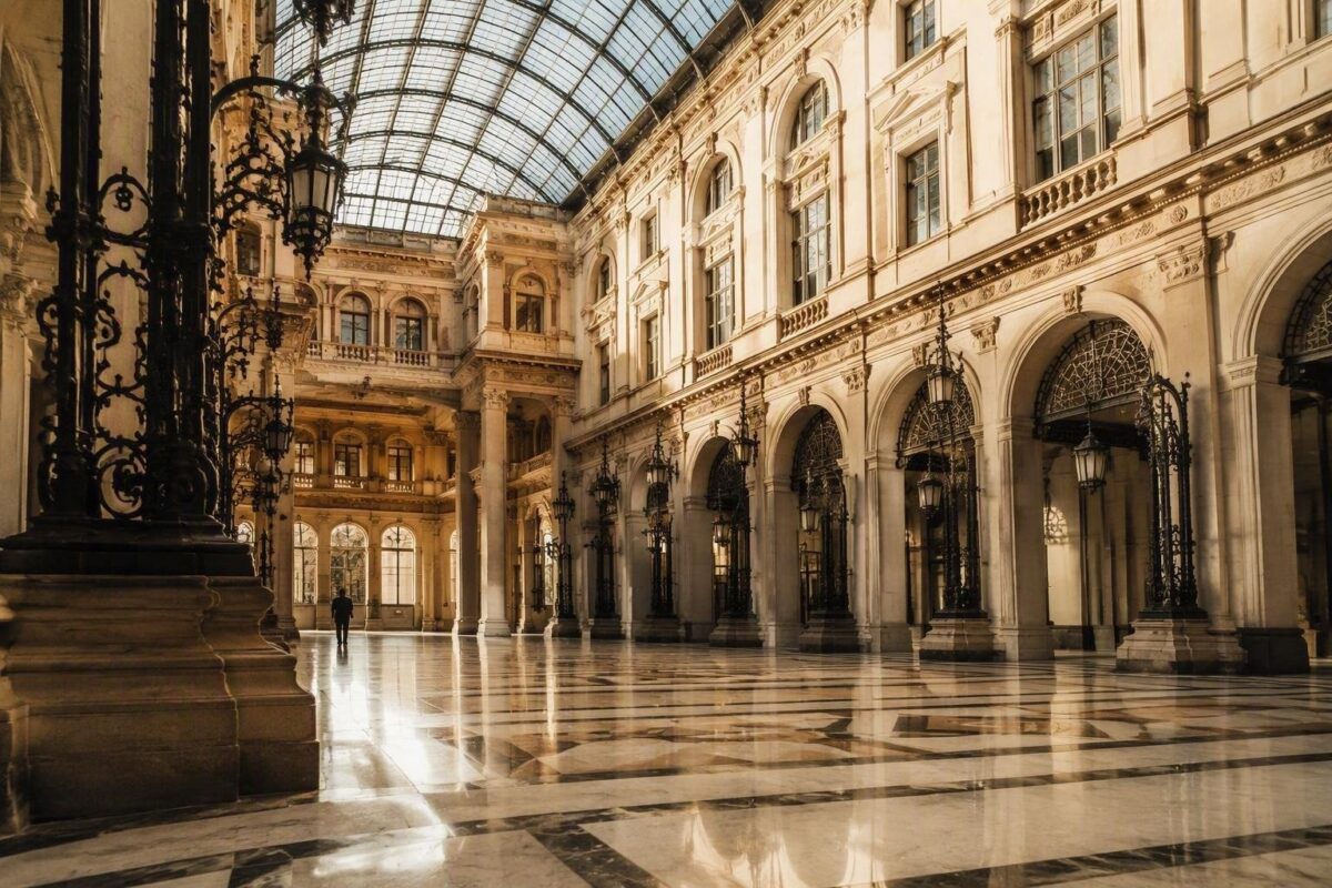 Borse europee sui massimi storici: analisi dei movimenti di Milano, Londra, Parigi e Francoforte