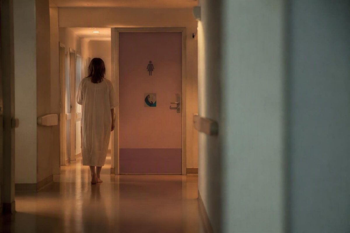 Galeazzi-Sant’Ambrogio introduce adesivi informativi nei bagni femminili per contrastare la violenza di genere