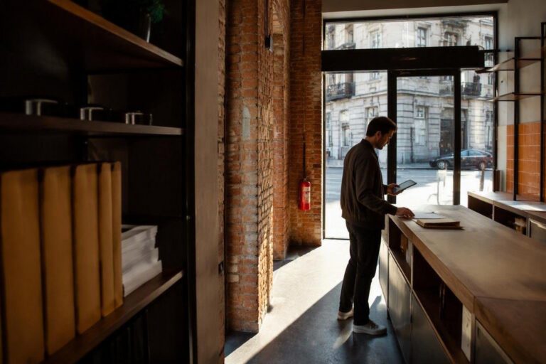 Guida per aprire un’attività a Milano tra ATECO, SCIA e requisiti