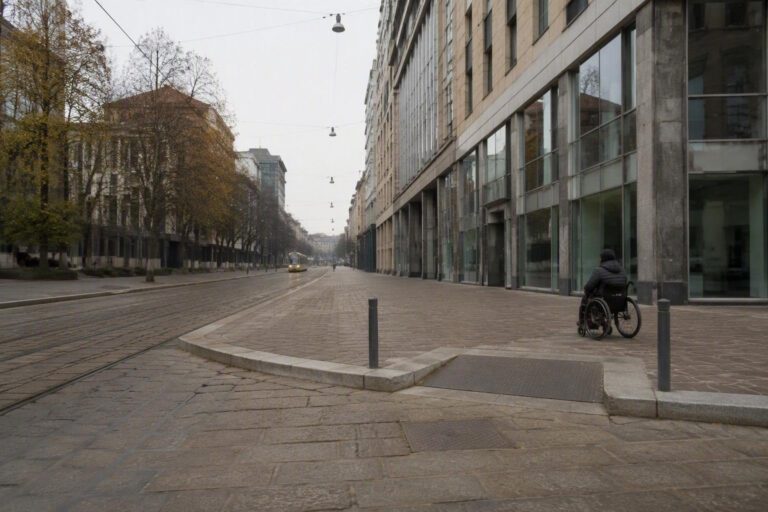 Milano accessibile: progressi e ostacoli per le persone con disabilità
