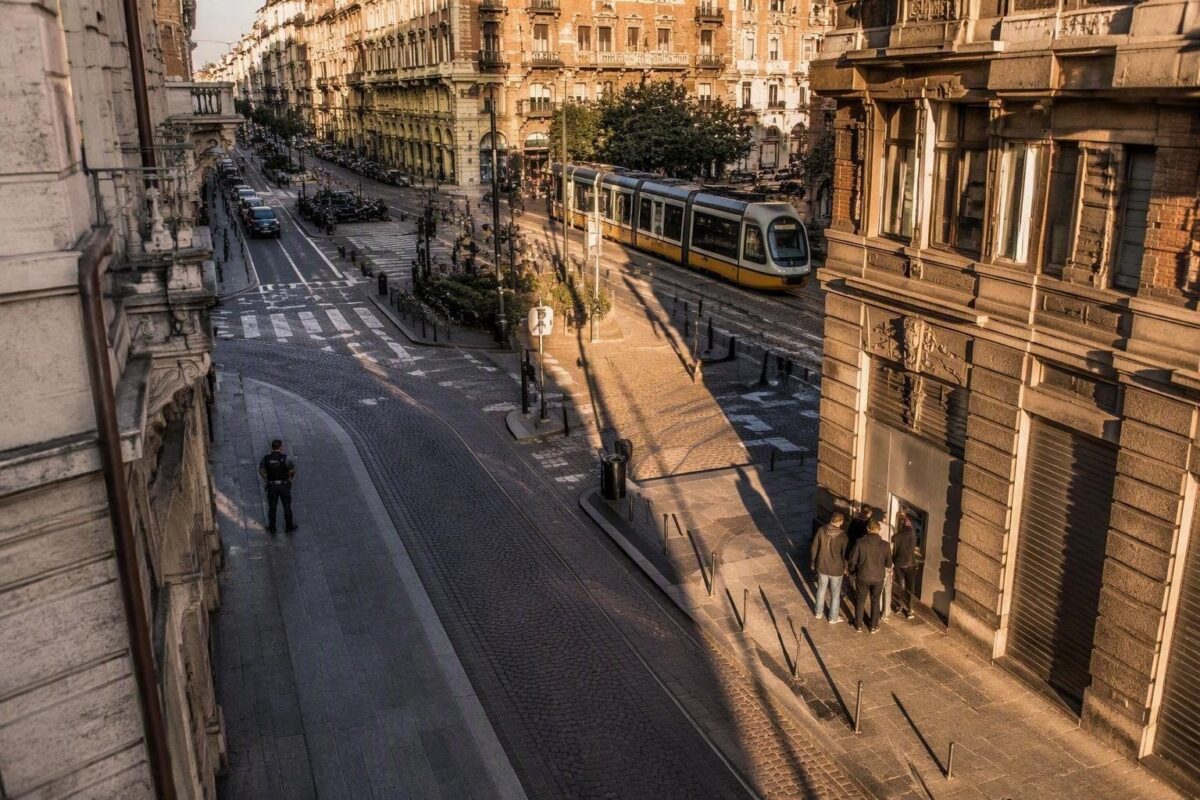 Milano: Squadra Mobile blocca tentativo di prelievo con carta rubata a due anziane