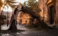 Albero abbatte tre passanti a Milano: soccorsi e indagini in corso