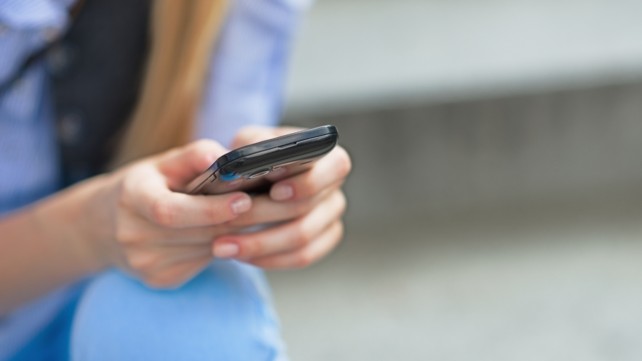 Dallo streaming ai biglietti, come la serata milanese passa sempre più dallo smartphone