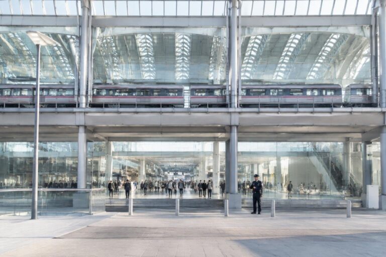 Blitz interforze nella zona della Stazione: 322 persone controllate
