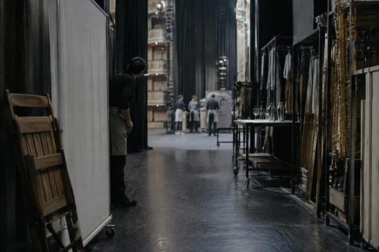 Tour del Piccolo Teatro Strehler con cocktail e rappresentazione
