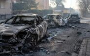 Tre auto ridotte in cenere da un rogo mattutino a Trezzano