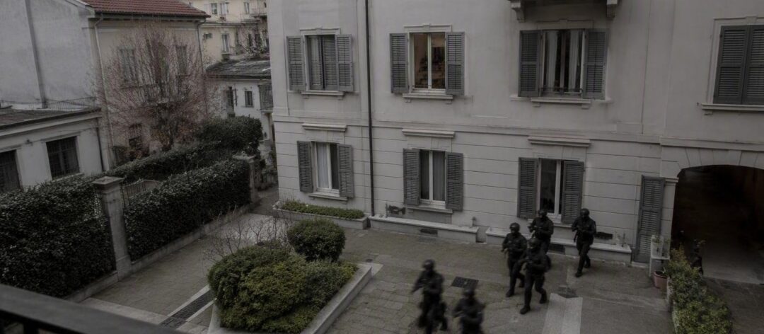 Arrestato il rapper Tony Boy: droga, arma clandestina e live sui social