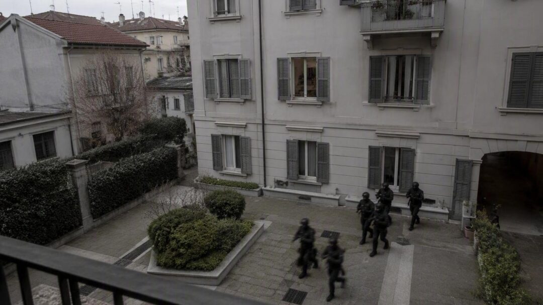 Arrestato il rapper Tony Boy: droga, arma clandestina e live sui social