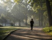 Come scegliere le scarpe da running donna: comfort e performance
