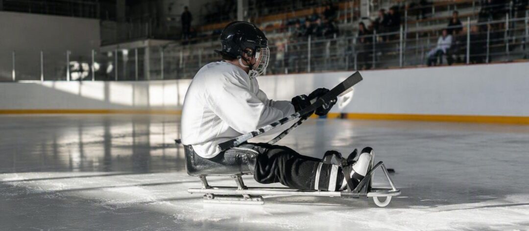 Guida completa al para ice hockey: regole e slitte