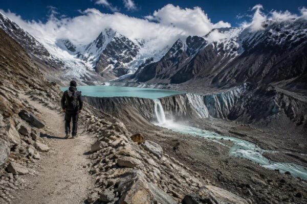 Himalaya: il dramma dei ghiacciai e l'impatto sulle comunità